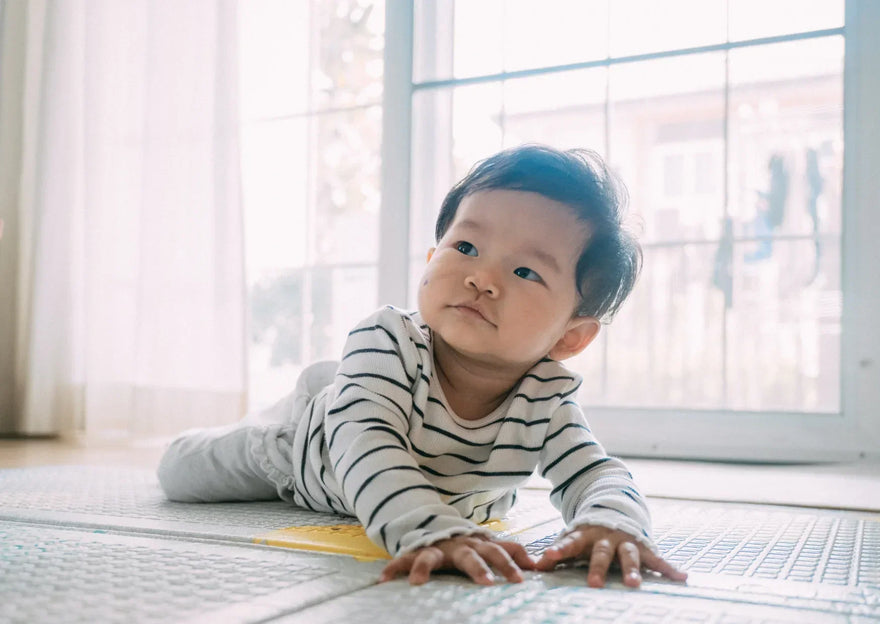 Baby tijgeren: wanneer en hoe stimuleer je het?