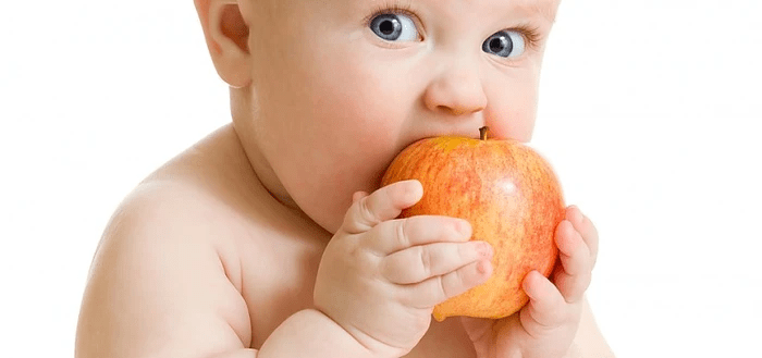 baby met appel