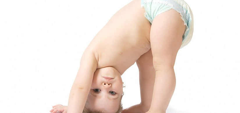 Ouder verzorgt de billetjes van een baby