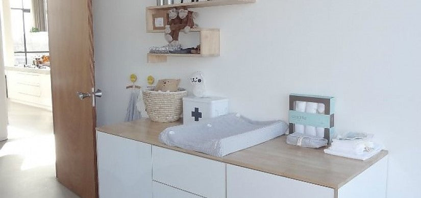Op de commode!